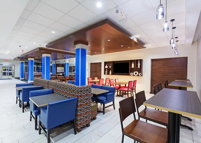 Holiday Inn Express & Suites Tulsa South - Woodland Hills By Ihg