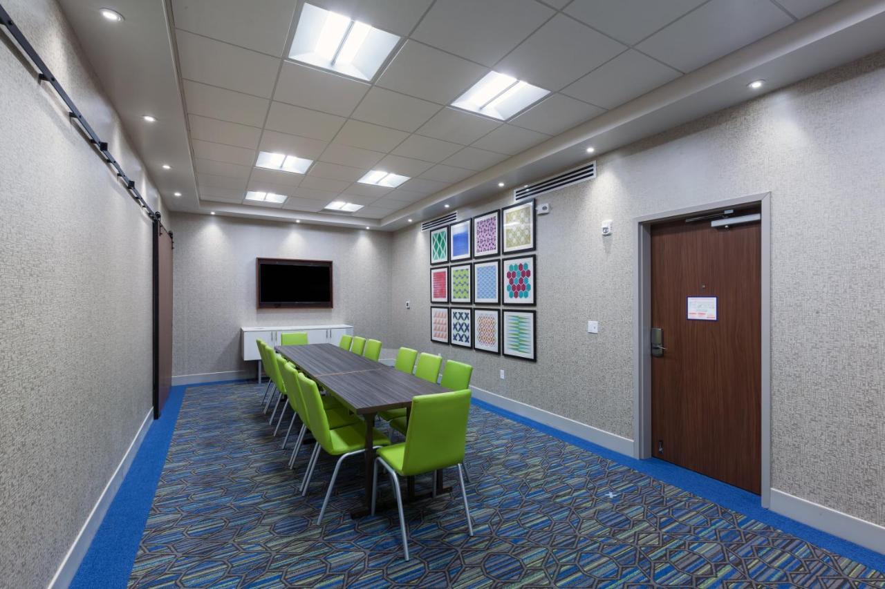 Express & South - Woodland Hills By Ihg Hotel 3*