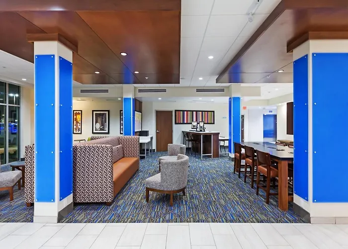 Holiday Inn Express & Suites Tulsa South - Woodland Hills By Ihg